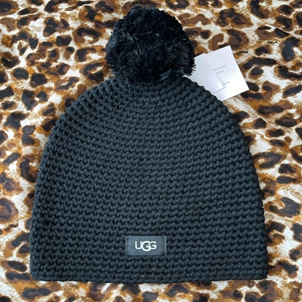 Brand New UGG Black Knit Pom-Pom Beanie Winter Hat Preppy Classic